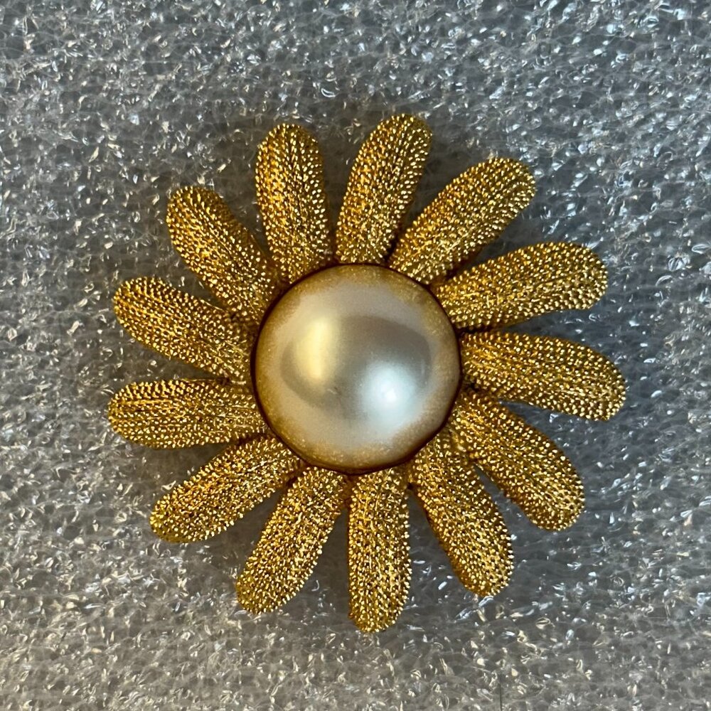 Vintage Erwin Pearl flower brooch